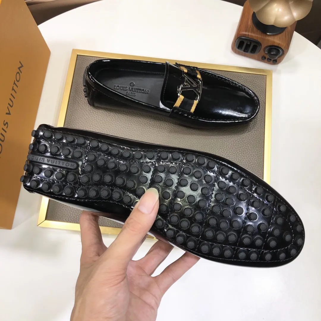 Men's men's shoes 💰420💰 [LV Doudou Shoes] (sheepskin lining) new model is on the market, available on the official website. The new Doudou shoes are processed into single-color materials, and the uppers are made of imported cowhide material. The body of the shoe is fully hemmed with mark thread, and is lined with imported original cowhide leather. The elegant shoe shape is super suitable for all-matching, and the size is 38-44.